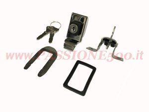 maniglia cofano posteriore con pulsante Fiat 500